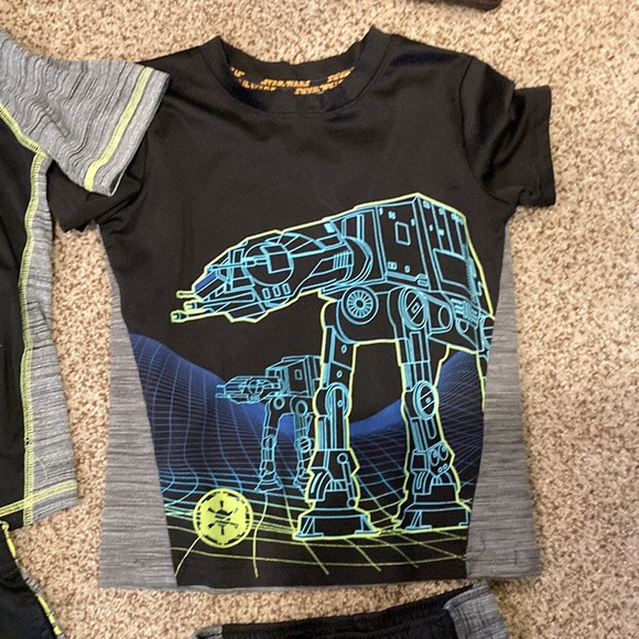 Boys size 5 Star Wars shirts and shorts. Four shirts and three shorts. - Picture 6 of 9